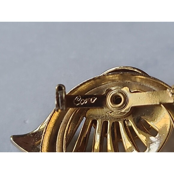 Coro Gold Tone Metal Brooch Vintage Costume Jewelry - Picture 8 of 10